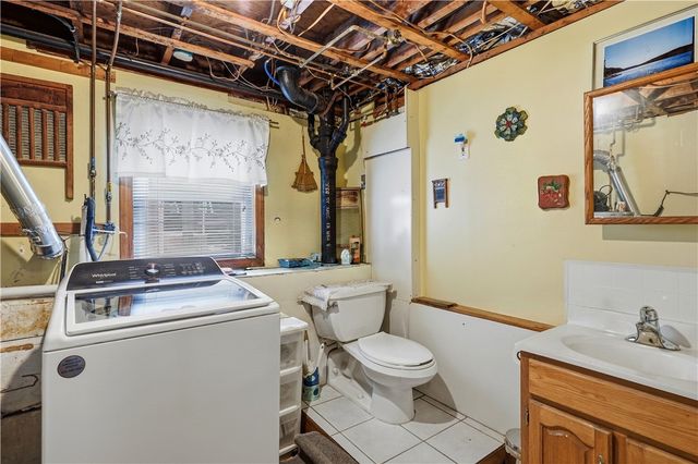 1564 Victory Highway, Coventry, RI 02827