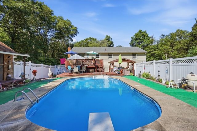 1564 Victory Highway, Coventry, RI 02827