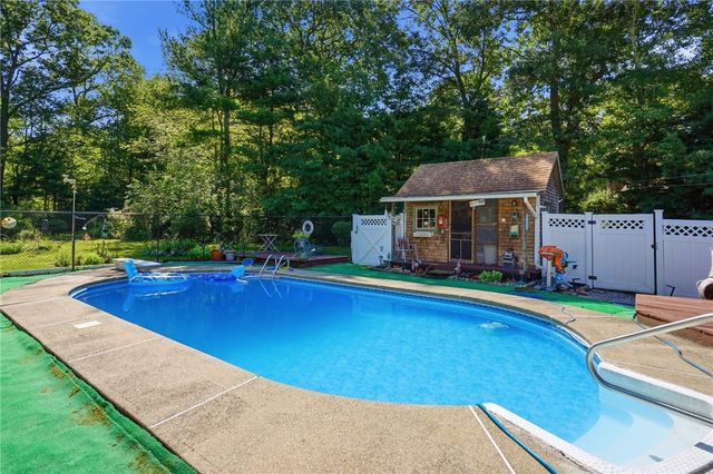 1564 Victory Highway, Coventry, RI 02827
