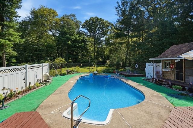 1564 Victory Highway, Coventry, RI 02827