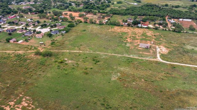 00 Borregas, Elmendorf, TX 78112