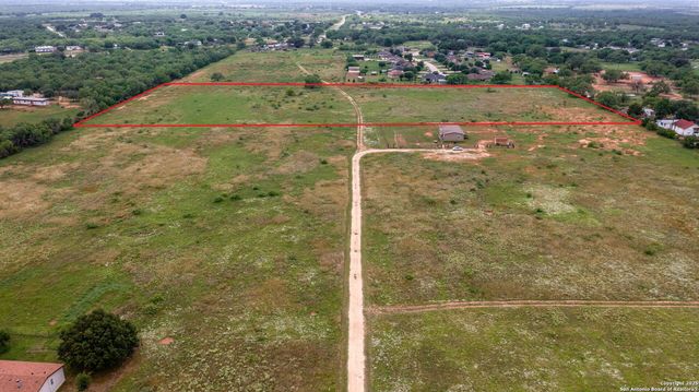 00 Borregas, Elmendorf, TX 78112