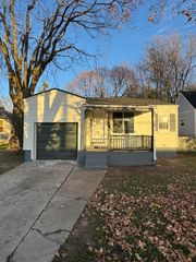 826 N National Avenue, Springfield, MO 65802