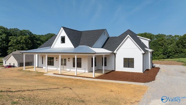 220 Prince Circle, Laceys Spring, AL 35754