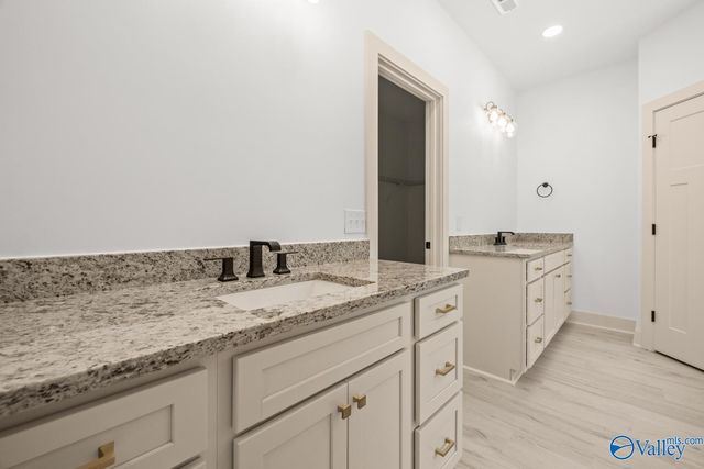 220 Prince Circle, Laceys Spring, AL 35754