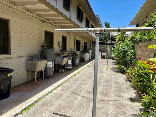 1329 Matlock Avenue, Honolulu, HI 96814