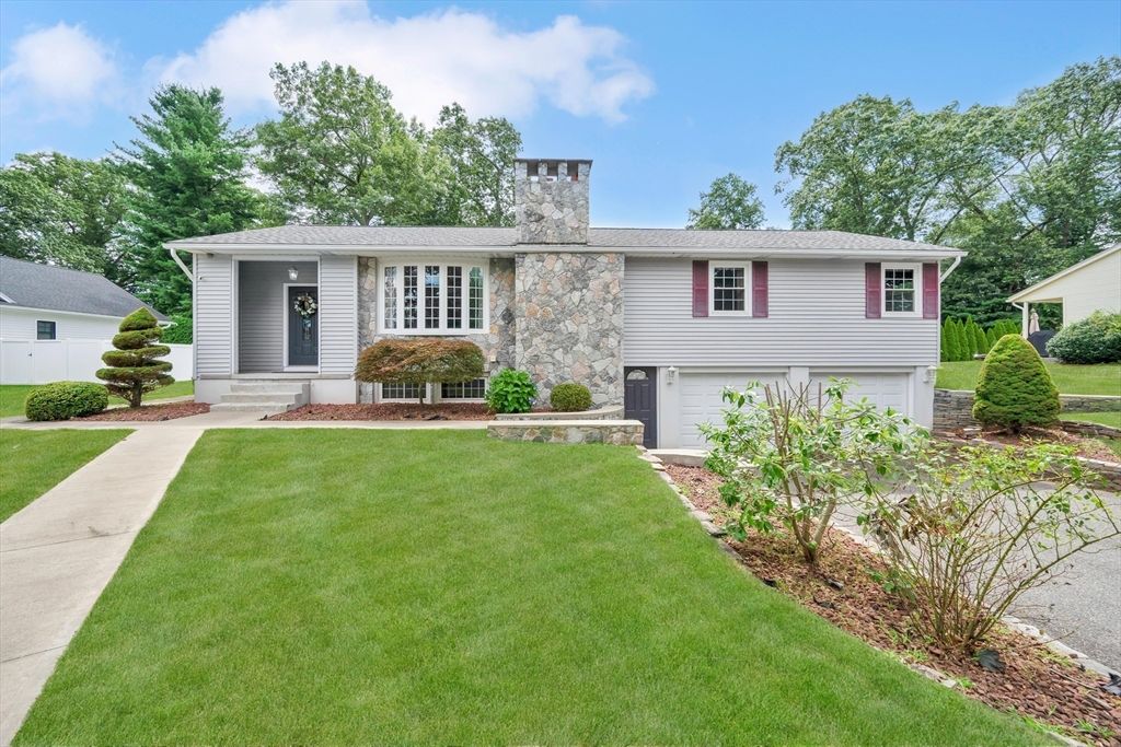 53 Cecile St, Agawam, MA 01001