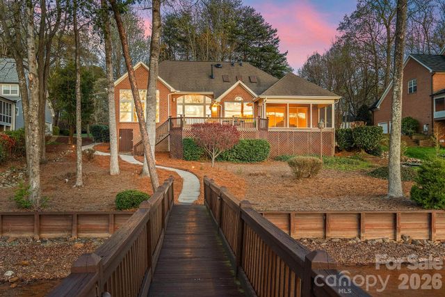 124 Hunter Spring Lane, Mooresville, NC 28117