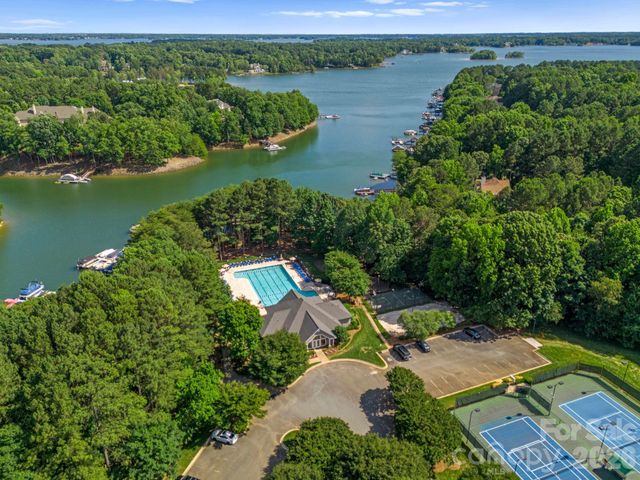 124 Hunter Spring Lane, Mooresville, NC 28117