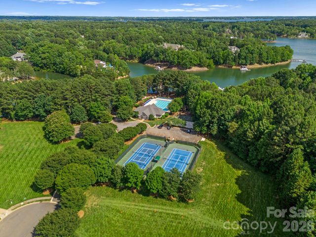 124 Hunter Spring Lane, Mooresville, NC 28117