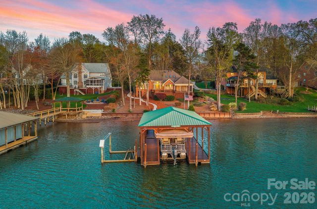 124 Hunter Spring Lane, Mooresville, NC 28117