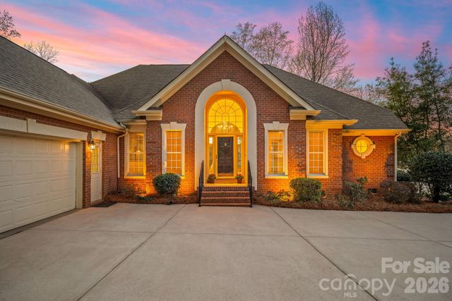 124 Hunter Spring Lane, Mooresville, NC 28117