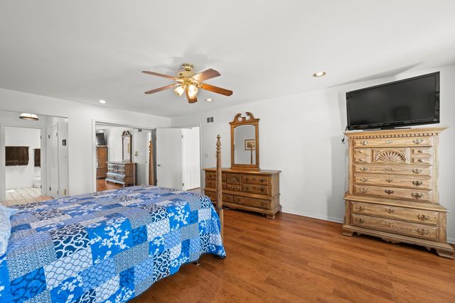 9405 Natchez Avenue, Morton Grove, IL 60053