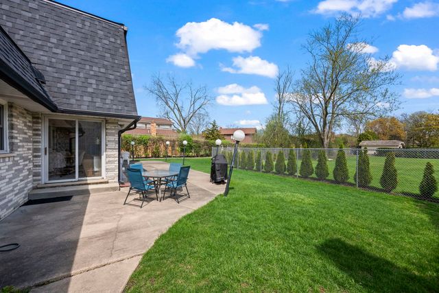 9405 Natchez Avenue, Morton Grove, IL 60053