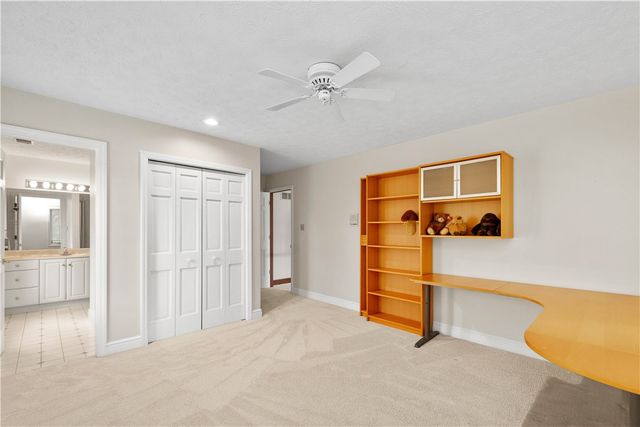 1648 Blackburn Heights Dr, Ohio Twp, PA 15143