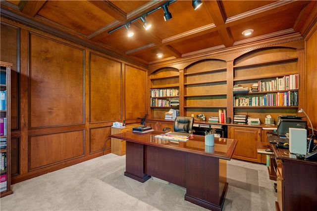 1648 Blackburn Heights Dr, Ohio Twp, PA 15143