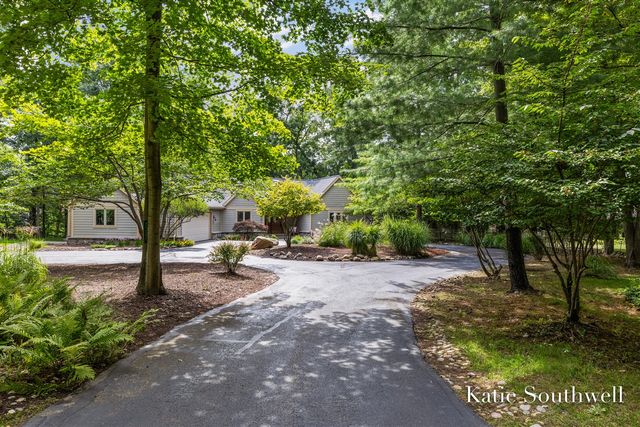 7320 Valhalla Drive, Alto, MI 49302