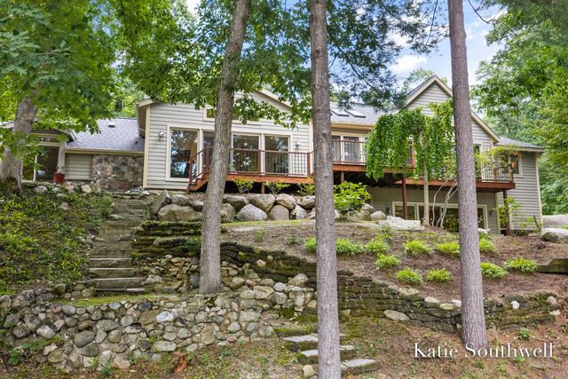 7320 Valhalla Drive, Alto, MI 49302