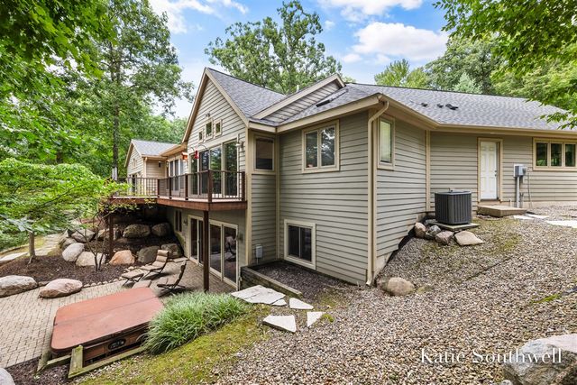 7320 Valhalla Drive, Alto, MI 49302
