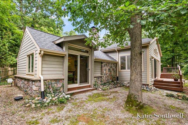 7320 Valhalla Drive, Alto, MI 49302