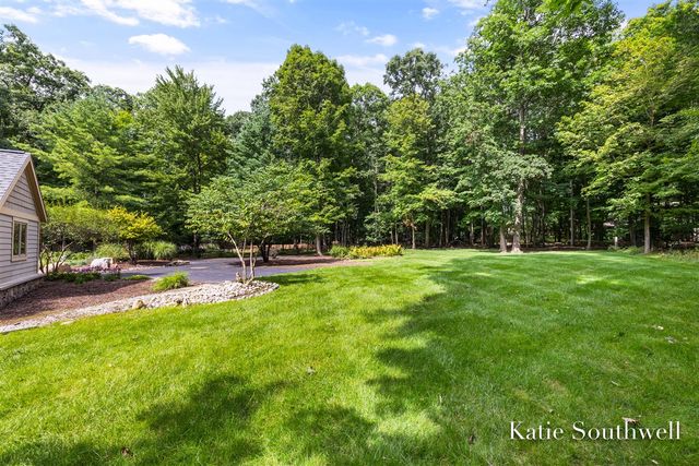 7320 Valhalla Drive, Alto, MI 49302