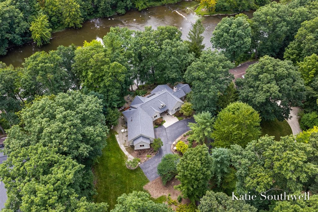 7320 Valhalla Drive, Alto, MI 49302