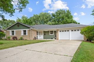 810 N Allen Avenue, Mchenry, IL 60050