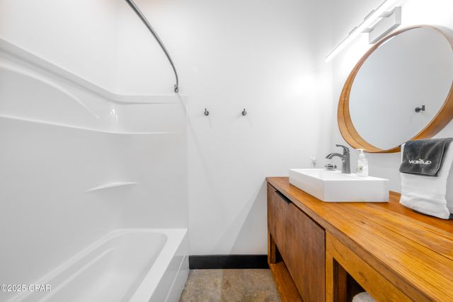 5101 Lake Bluff Circle, Marianna, FL 32446