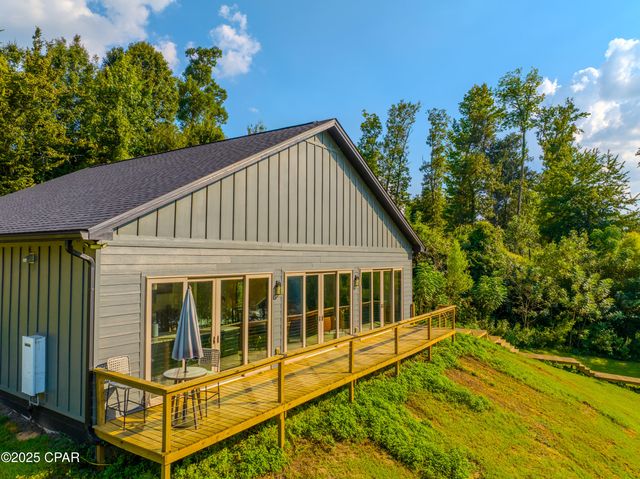 5101 Lake Bluff Circle, Marianna, FL 32446