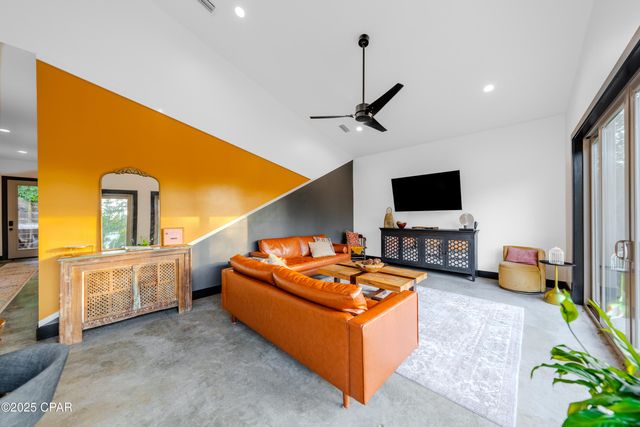 5101 Lake Bluff Circle, Marianna, FL 32446