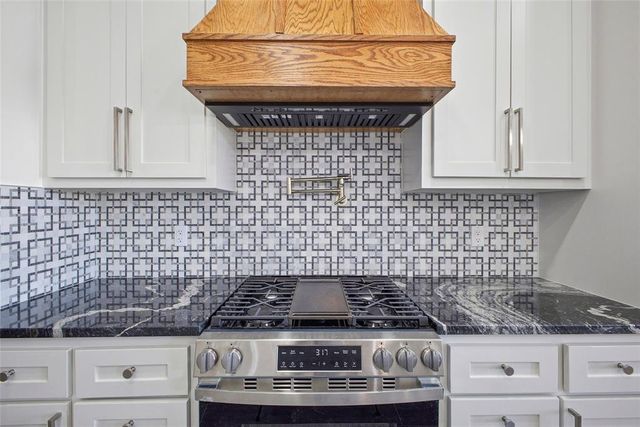 2436 Canyon Circle, Blanchard, OK 73010