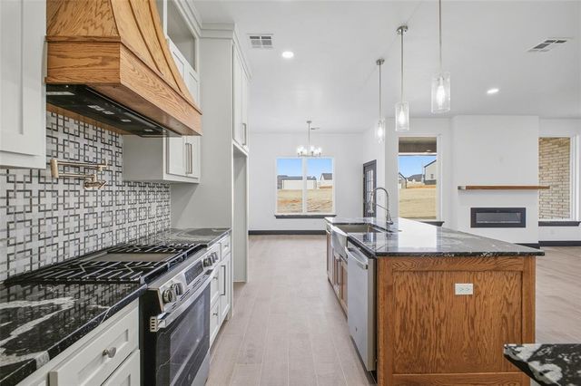 2436 Canyon Circle, Blanchard, OK 73010