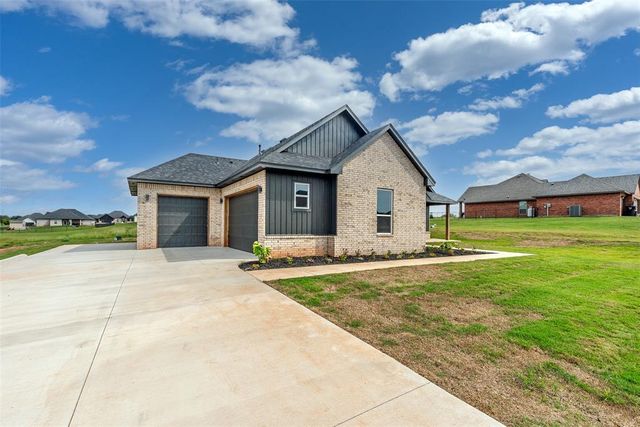 2436 Canyon Circle, Blanchard, OK 73010