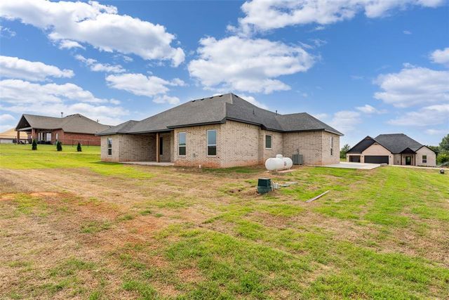 2436 Canyon Circle, Blanchard, OK 73010
