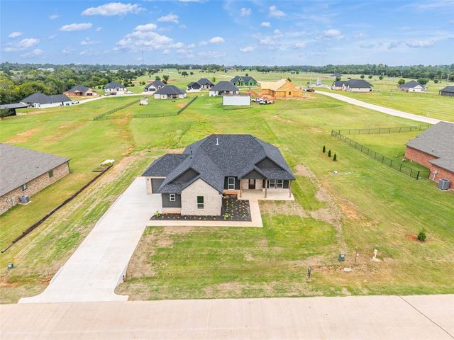 2436 Canyon Circle, Blanchard, OK 73010