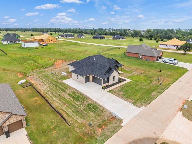 2436 Canyon Circle, Blanchard, OK 73010