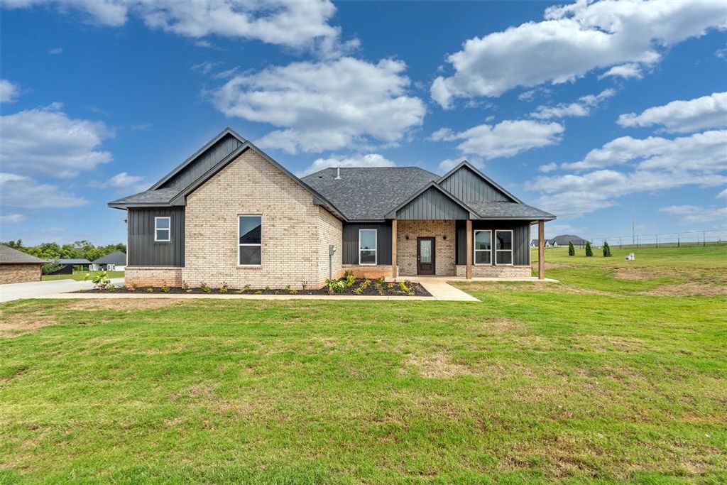 2436 Canyon Circle, Blanchard, OK 73010