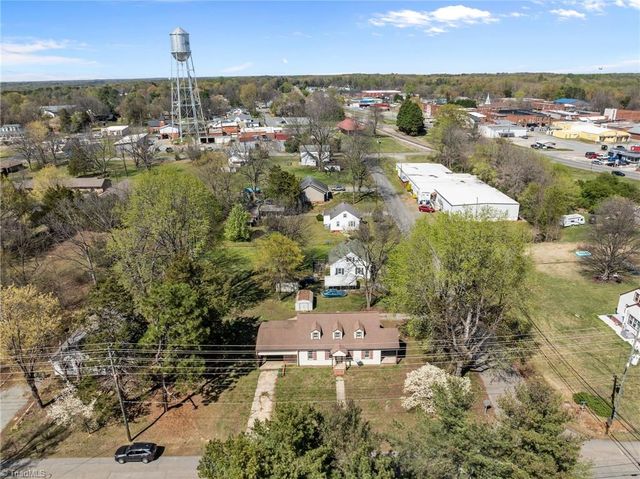 204 W Brower Avenue, Liberty, NC 27298