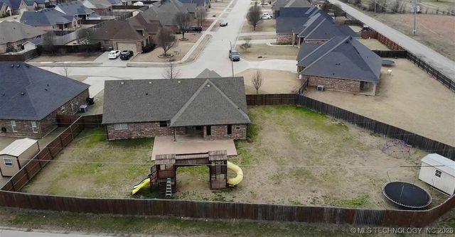 1722 Quiet Lane, Ardmore, OK 73401