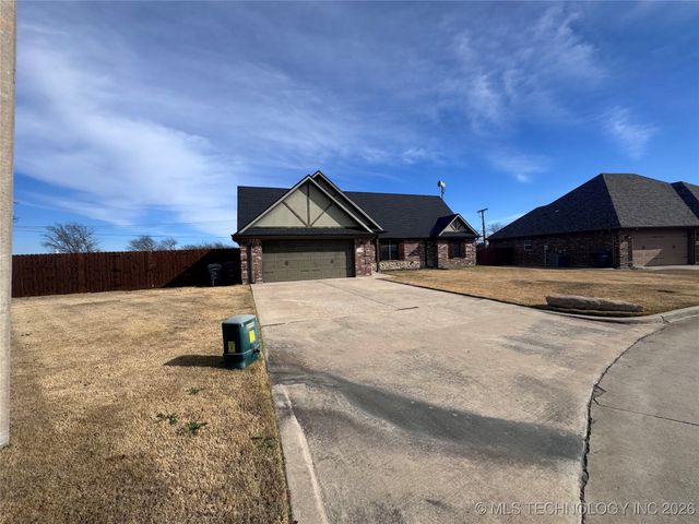 1722 Quiet Lane, Ardmore, OK 73401