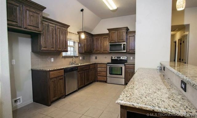 1722 Quiet Lane, Ardmore, OK 73401