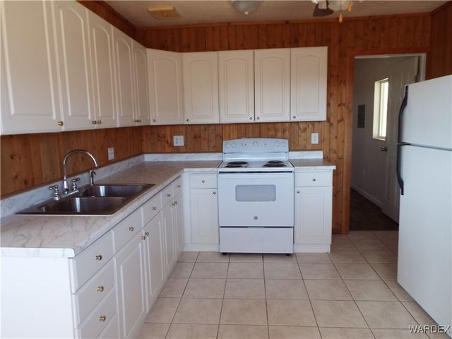 17516 N LADERA Drive, Dolan Springs, AZ 86441