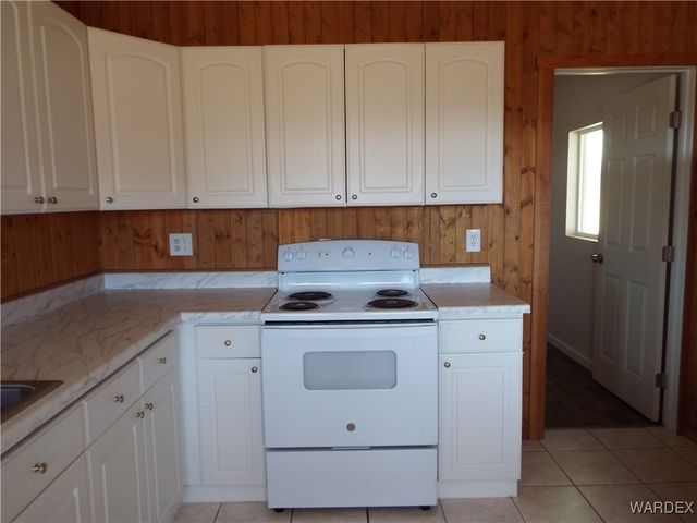 17516 N LADERA Drive, Dolan Springs, AZ 86441