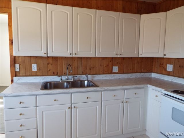 17516 N LADERA Drive, Dolan Springs, AZ 86441