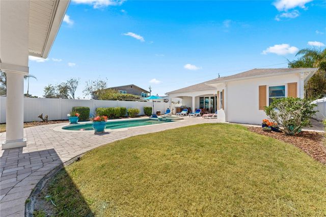 827 E 26TH AVENUE, New Smyrna Beach, FL 32169