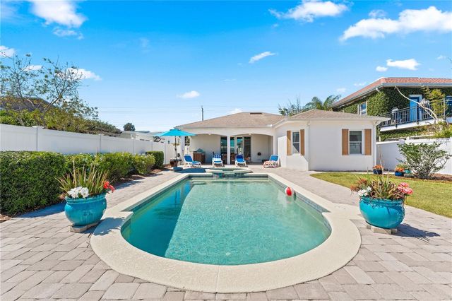 827 E 26TH AVENUE, New Smyrna Beach, FL 32169