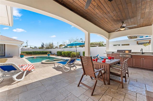 827 E 26TH AVENUE, New Smyrna Beach, FL 32169