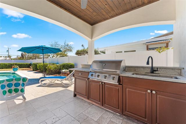 827 E 26TH AVENUE, New Smyrna Beach, FL 32169