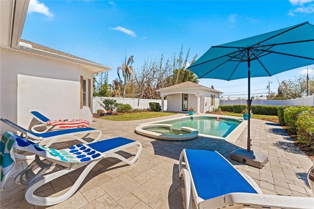827 E 26TH AVENUE, New Smyrna Beach, FL 32169