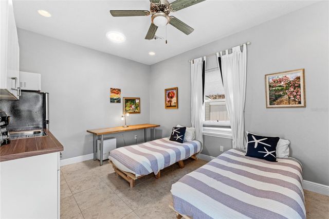 827 E 26TH AVENUE, New Smyrna Beach, FL 32169